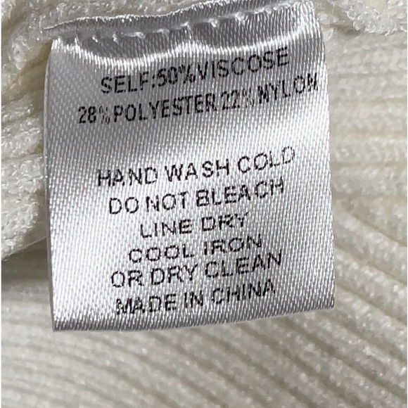 🆕🦋FASHION NOVA DREAM LOVER Deep V-Neck Sweater🦋 - Picture 9 of 13